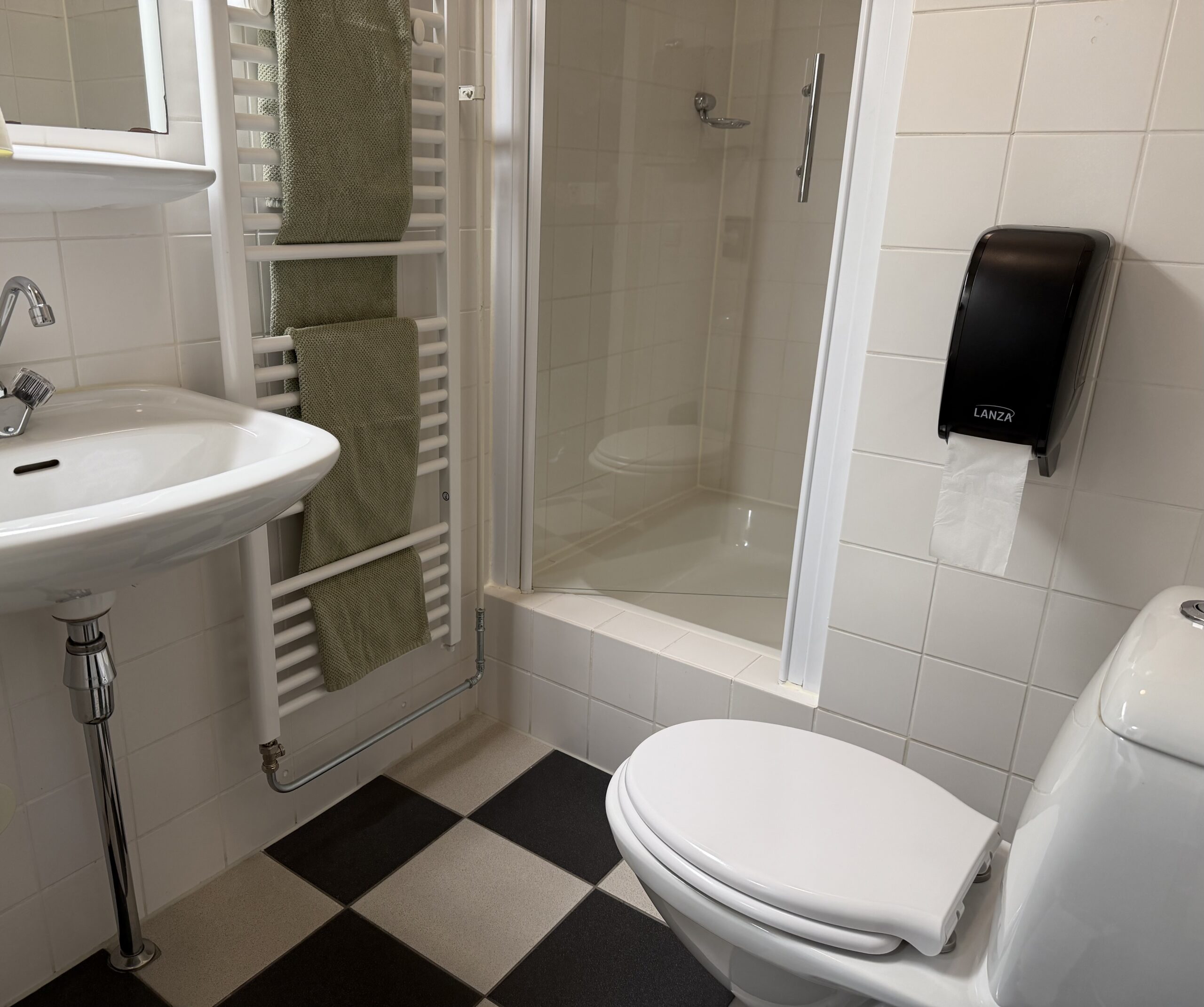 Kamer 2, badkamer of detail