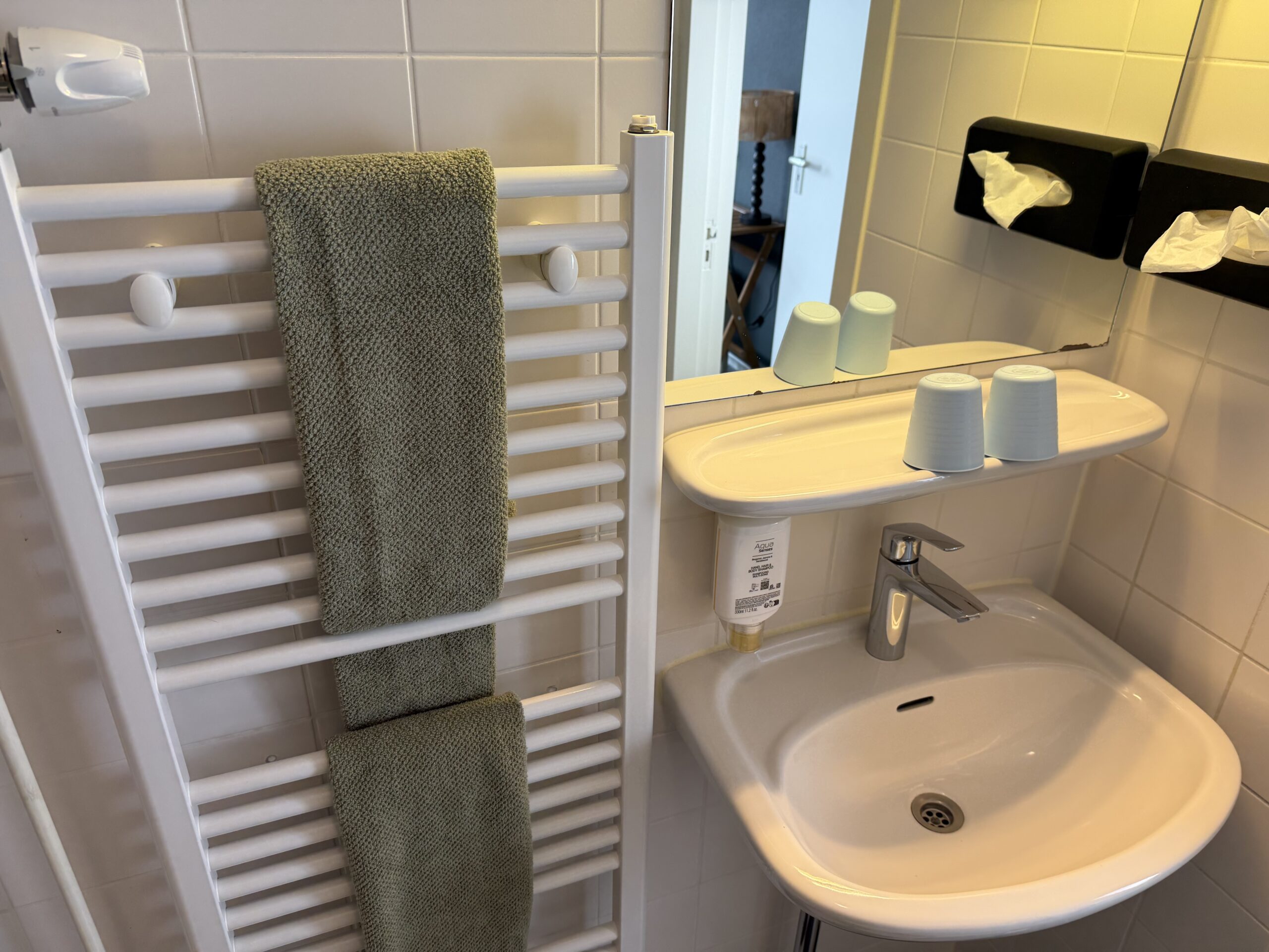 Kamer 4, badkamer of detail